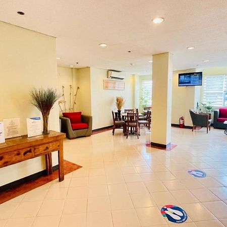 Microtel By Wyndham Tarlac Eksteriør bilde