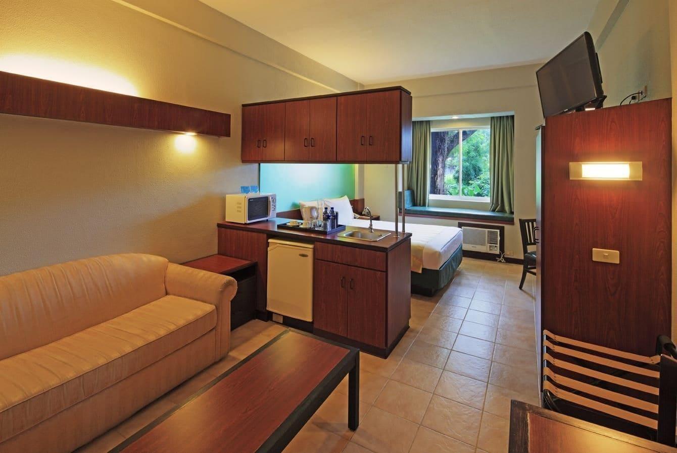 Microtel By Wyndham Tarlac Eksteriør bilde