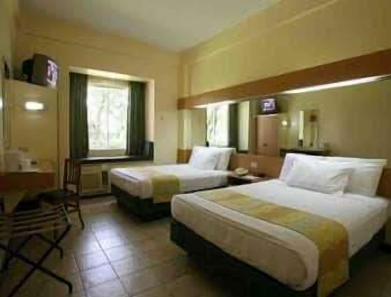 Microtel By Wyndham Tarlac Eksteriør bilde