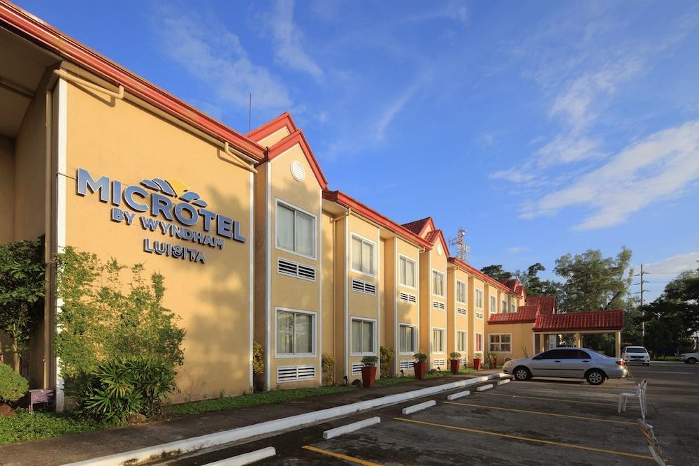 Microtel By Wyndham Tarlac Eksteriør bilde