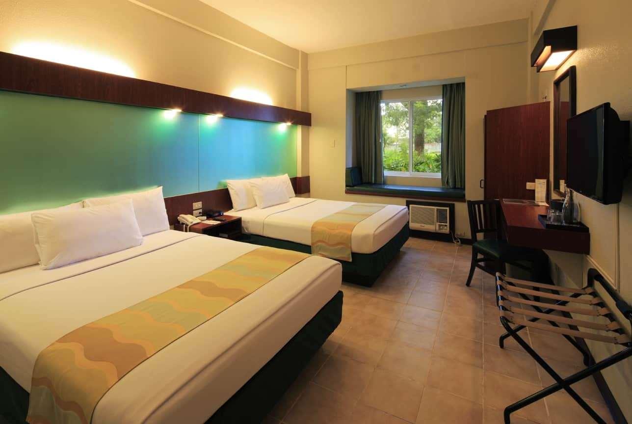 Microtel By Wyndham Tarlac Eksteriør bilde