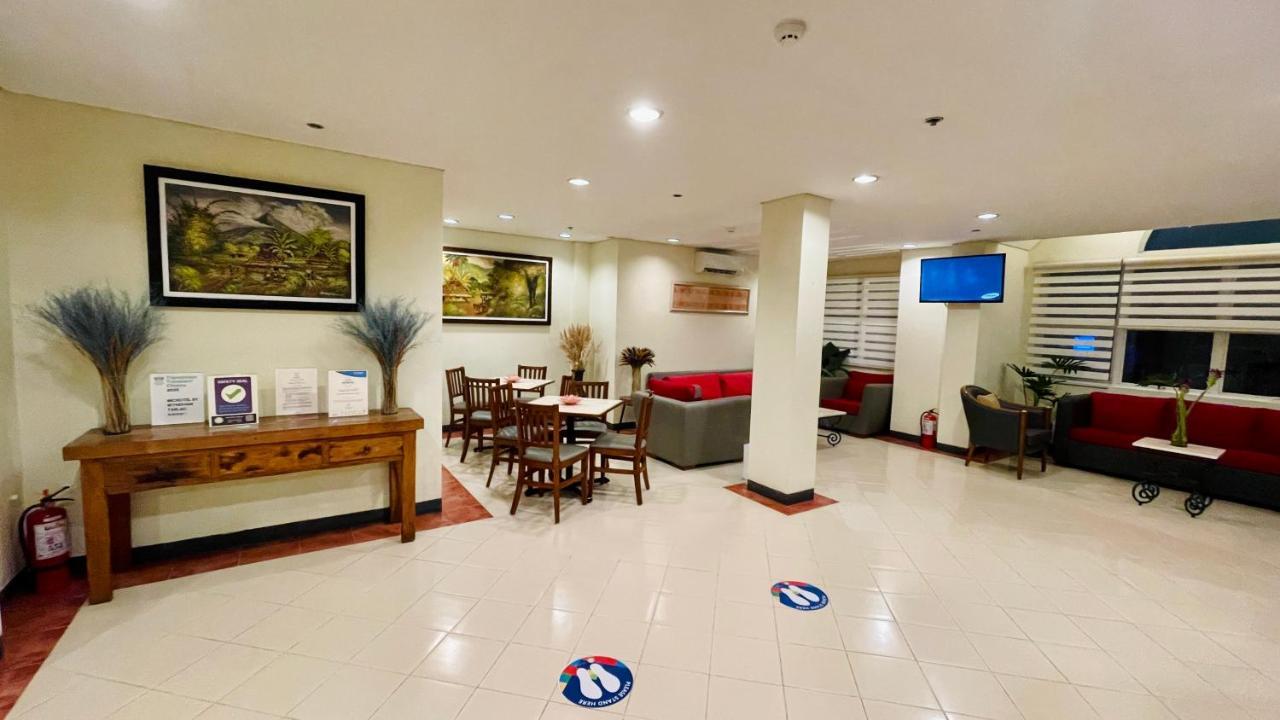 Microtel By Wyndham Tarlac Eksteriør bilde