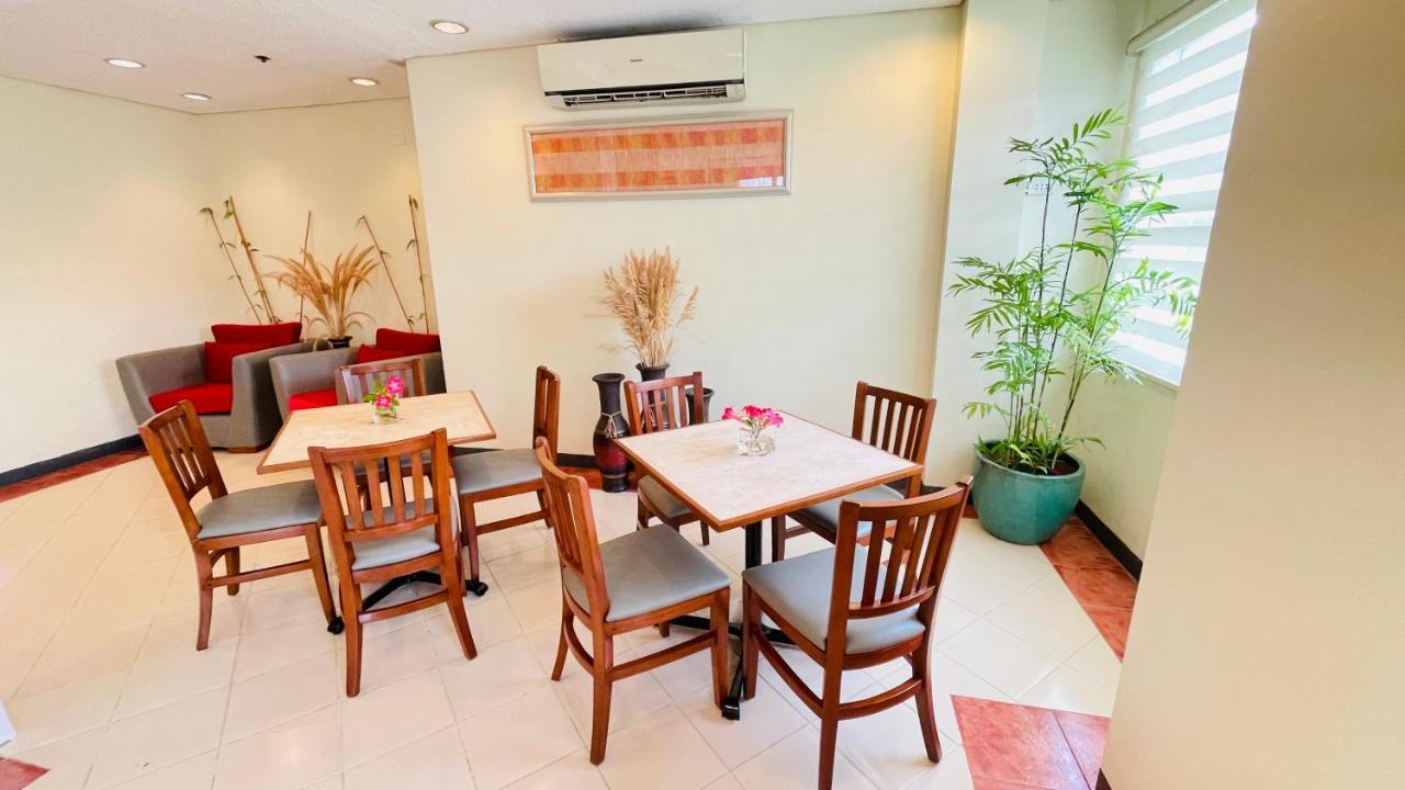 Microtel By Wyndham Tarlac Eksteriør bilde