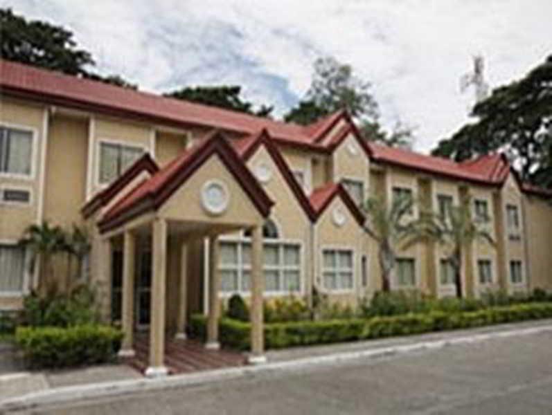 Microtel By Wyndham Tarlac Eksteriør bilde