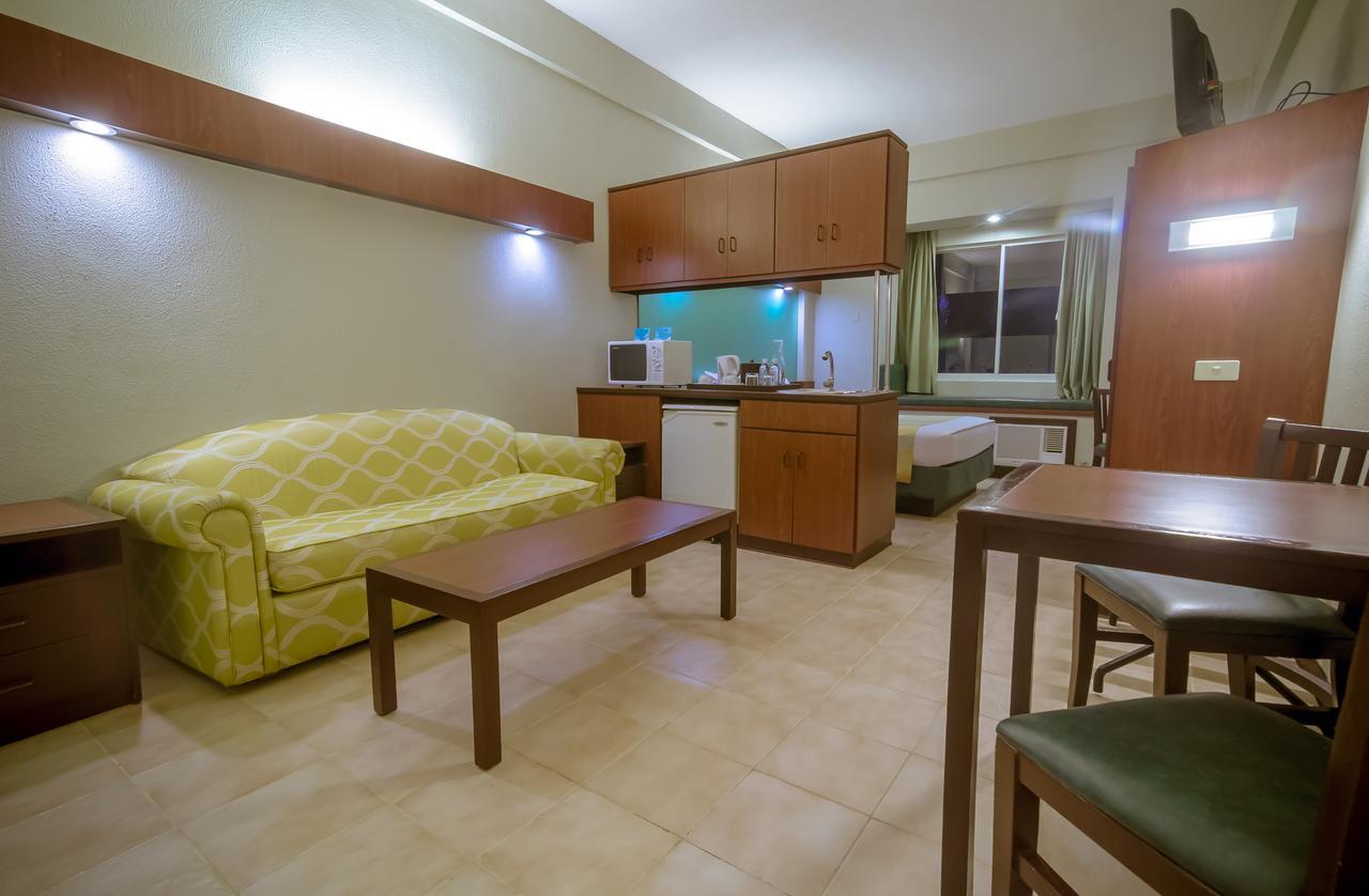 Microtel By Wyndham Tarlac Eksteriør bilde