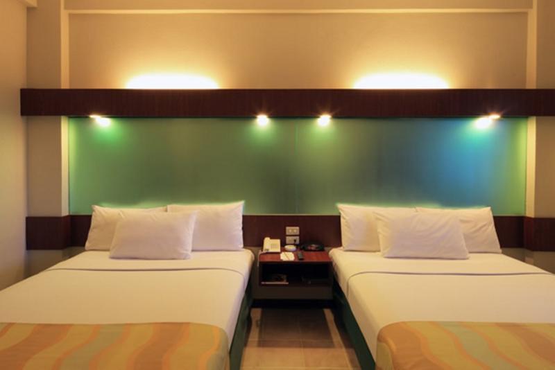 Microtel By Wyndham Tarlac Eksteriør bilde