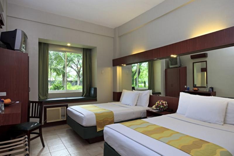 Microtel By Wyndham Tarlac Eksteriør bilde