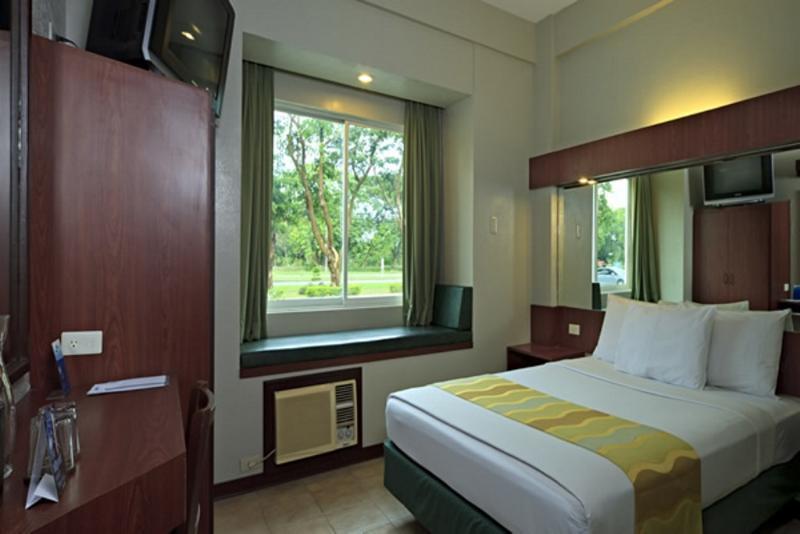Microtel By Wyndham Tarlac Eksteriør bilde
